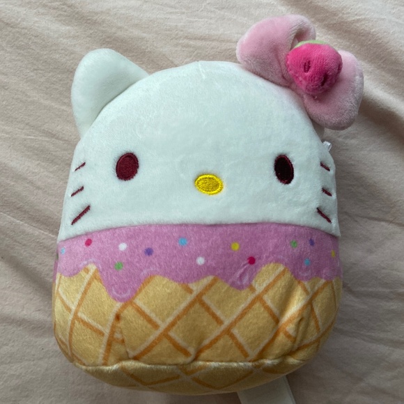 Cute HELLO KITTY icecream plushie strawberry - Picture 1 of 4